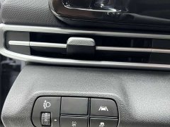 Hyundai Elantra 1.5L CVT Luxury - ფოტო 14