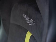 Aston Martin V8 Vantage 4.0T V8 F1 Edition Coupe - ფოტო 13