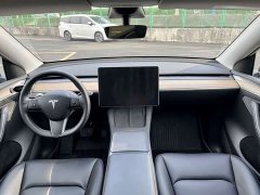 Tesla Model Y Rear-Wheel Drive - ფოტო 17