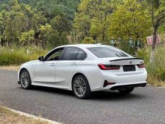 BMW 3 Series 320i M Sport Package - ფოტო 9