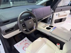 Li Auto Li Xiang MEGA 2024 Ultra - ფოტო 4