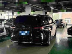 Toyota Sienna 2021 2.5L Hybrid Platinum Edition - ფოტო 2