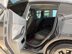 Tesla Model Y Long Range All-Wheel Drive - ფოტო 12