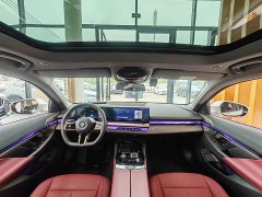 BMW 5 Series 530Li Luxury M Sport Package - ფოტო 11