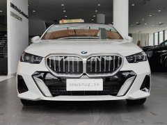 BMW 5 Series 530Li Luxury M Sport Package - ფოტო 2