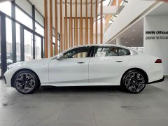 BMW 5 Series 530Li Luxury M Sport Package - ფოტო 3