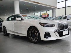 BMW 5 Series 530Li Luxury M Sport Package - ფოტო 4
