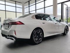 BMW 5 Series 530Li Luxury M Sport Package - ფოტო 5