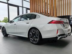 BMW 5 Series 530Li Luxury M Sport Package - ფოტო 7