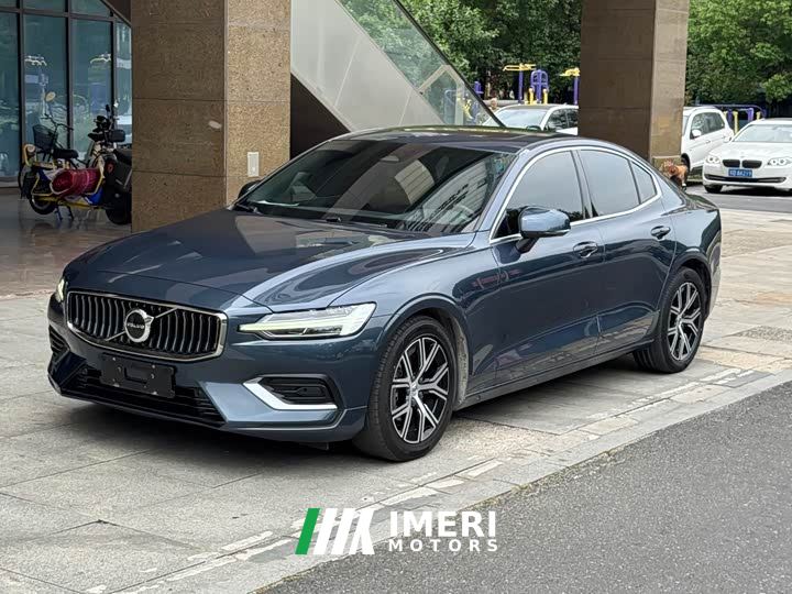 Volvo S60 B4 Smart Luxury Edition