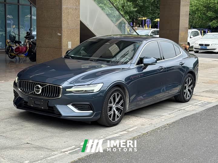 Volvo S60 B4 Smart Luxury Edition - ავტომობილი ჩინეთიდან