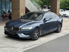 Volvo S60 B4 Smart Luxury Edition - ფოტო 1