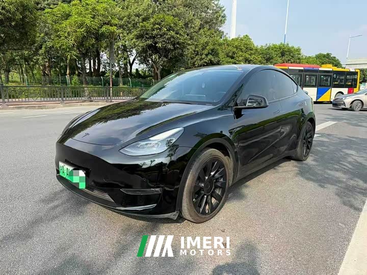 Tesla Model Y Long Range All-Wheel Drive