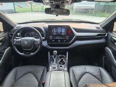 Toyota Crown Venza 2021 2.5L HEV AWD Luxury - ფოტო 9