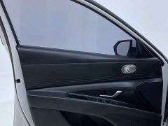 Hyundai Elantra 1.5L CVT Luxury - ფოტო 16