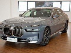BMW 7 Series 2023 735Li Luxury Package - ფოტო 2