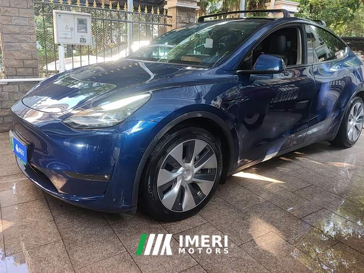 Tesla Model Y Long Range All-Wheel Drive