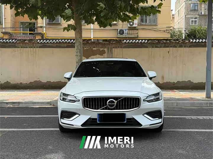 Volvo S60 B4 Intelligent Luxury Edition - ავტომობილი ჩინეთიდან