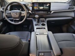 Toyota Sienna 2.5L Hybrid AWD Premium - ფოტო 11