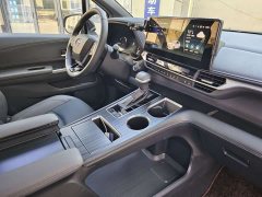 Toyota Sienna 2.5L Hybrid AWD Premium - ფოტო 13