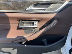 BMW 5 Series 525Li Luxury Package - ფოტო 11