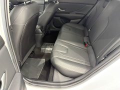Hyundai Elantra 1.5L CVT Luxury - ფოტო 14