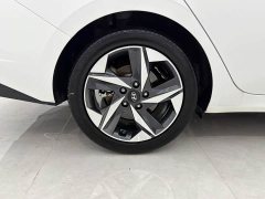 Hyundai Elantra 1.5L CVT Luxury - ფოტო 18