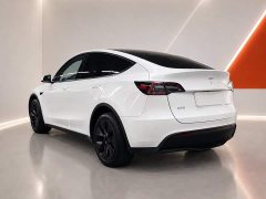 Tesla Model Y Long Range All-Wheel Drive - ფოტო 4