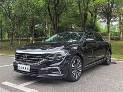 Volkswagen Passat 330TSI Luxury - ფოტო 1