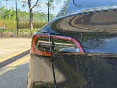Tesla Model Y Rear-Wheel Drive - ფოტო 13