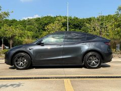 Tesla Model Y Rear-Wheel Drive - ფოტო 16
