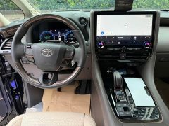 Toyota Alphard 2.5L Automatic - ფოტო 12