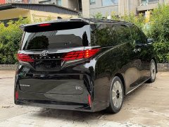 Toyota Alphard 2.5L Automatic - ფოტო 8