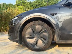 Tesla Model Y Rear-Wheel Drive - ფოტო 13