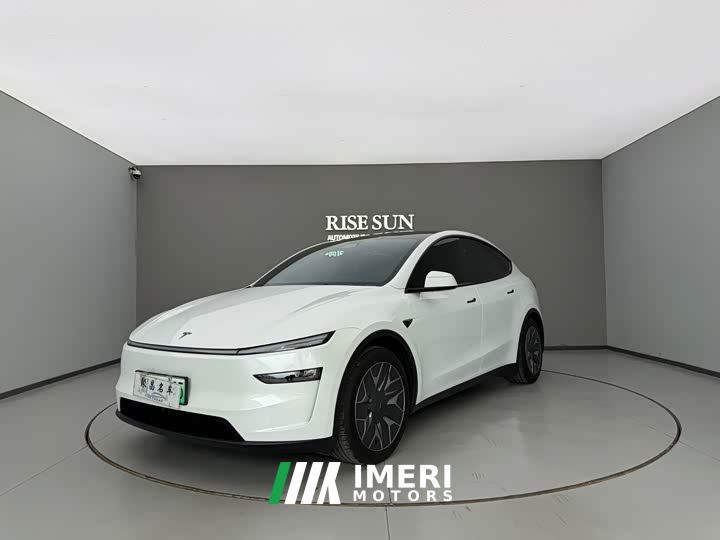 Tesla Model Y L Long Range All-Wheel Drive