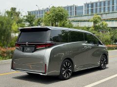 Toyota Vellfire Crown Hybrid 2.5L Executive Premier Edition - photo 5