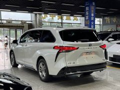 Toyota Sienna 2021 2.5L Hybrid Platinum Edition - ფოტო 13