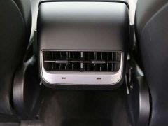 Tesla Model Y Rear-Wheel Drive - ფოტო 11