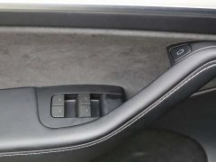 Tesla Model Y Rear-Wheel Drive - ფოტო 16