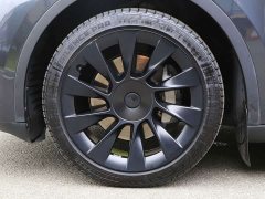 Tesla Model Y Rear-Wheel Drive - ფოტო 17