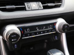 Toyota Venza 2.0L CVT AWD Luxury - ფოტო 9