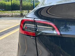 Tesla Model Y Rear-Wheel Drive - ფოტო 12