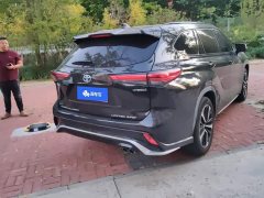 Toyota Crown Venza 2.5L HEV AWD Premier - ფოტო 3