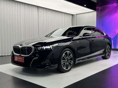 BMW 5 Series 530Li Premier M Sport Package - ფოტო 1