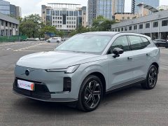 Volvo XC70 Plug-in Hybrid 2026 Two-Wheel Drive Long Range Core - ფოტო 1