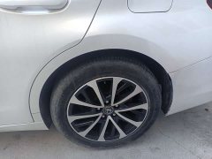Lexus ES 200 Premium Edition - ფოტო 14