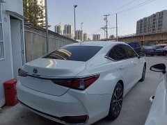 Lexus ES 200 Premium Edition - ფოტო 4