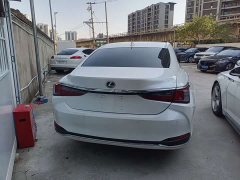 Lexus ES 200 Premium Edition - ფოტო 5