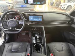 Hyundai Elantra 2022 1.5L CVT Luxury - ფოტო 4