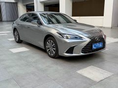 Lexus ES 200 Premium Edition - ფოტო 2